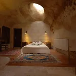 Arif Cave 2*