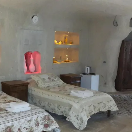 Arif Cave Hotel 2*
