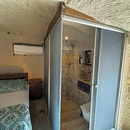Arif Cave Hotel 2*